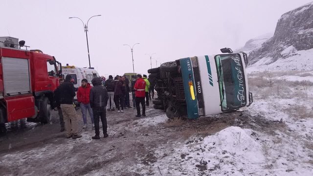 واژگونی مینی بوس در محور هادیشهر_ جلفا