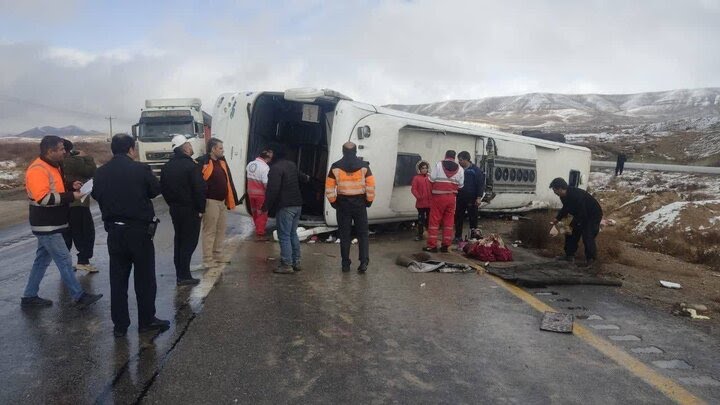 واژگونی اتوبوس در جاده پارس آباد_ مشکین شهر ۱۹ مصدوم بر جا گذاشت