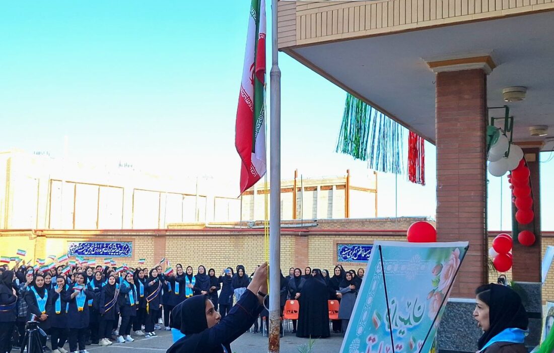 زنگ مهر و مقاومت در هنرستان تلاش مرند به صدا درآمد