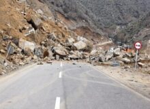 ریزش کوه گردنه ننم واي در محور جلفا – نوردوز باعث مسدودی موقت مسیر شد