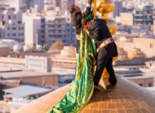 آیین تعویض پرچم گنبد منور امام رضا(ع)