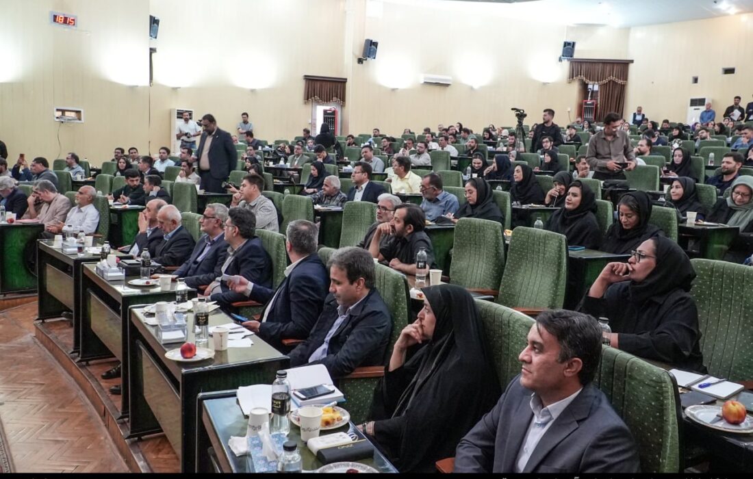 نشست صمیمی استاندار آذربایجان شرقی با خبرنگاران فعال استان
