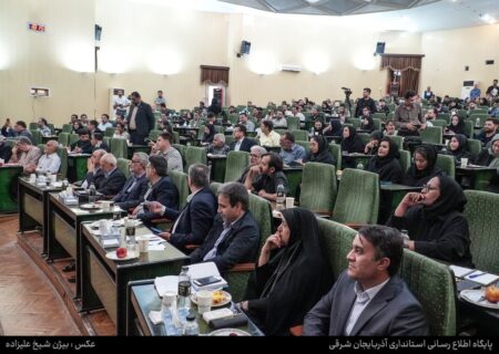 نشست صمیمی استاندار آذربایجان شرقی با خبرنگاران فعال استان